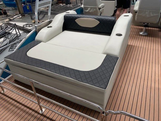 NexGen Saphire Pontoon Boat