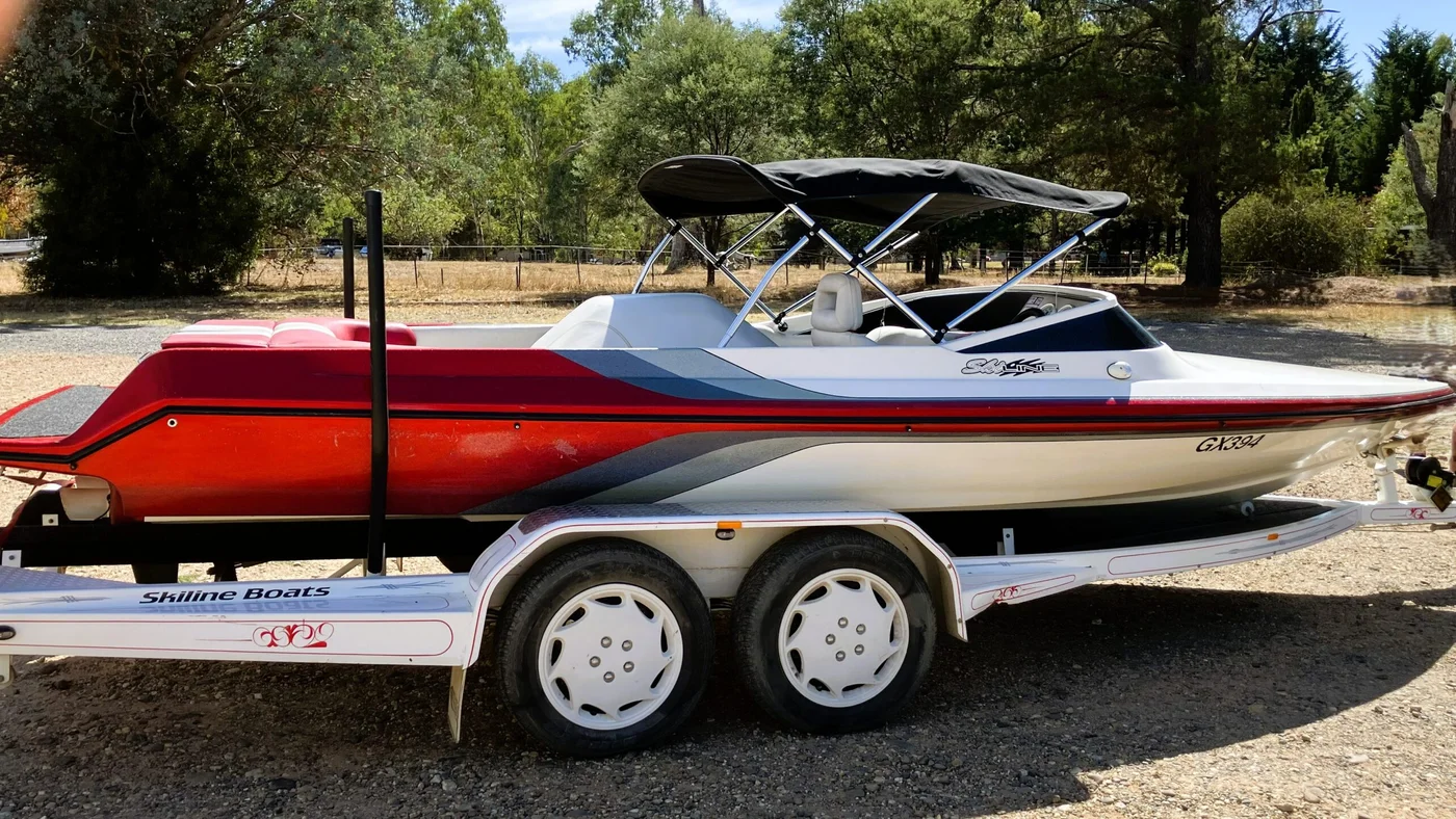 2003 SKILINE Ski Boat