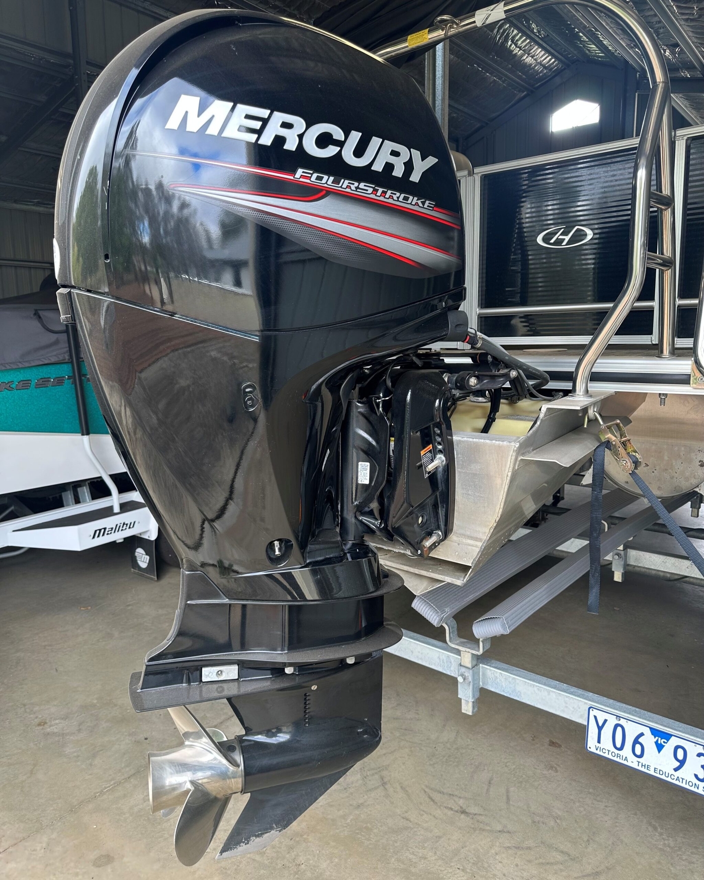 Harris 240 Cruiser Pontoon Boat