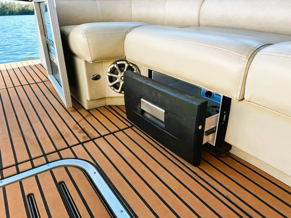 Bennington Pontoon Boat