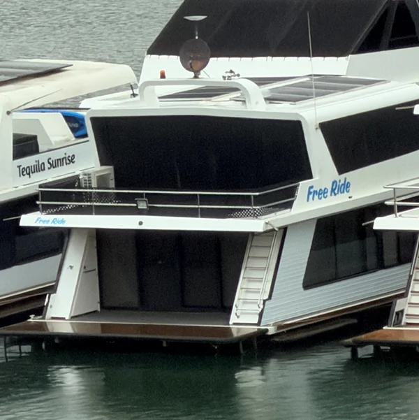 FREE RIDE – EILDON HOUSEBOAT FOR SALE