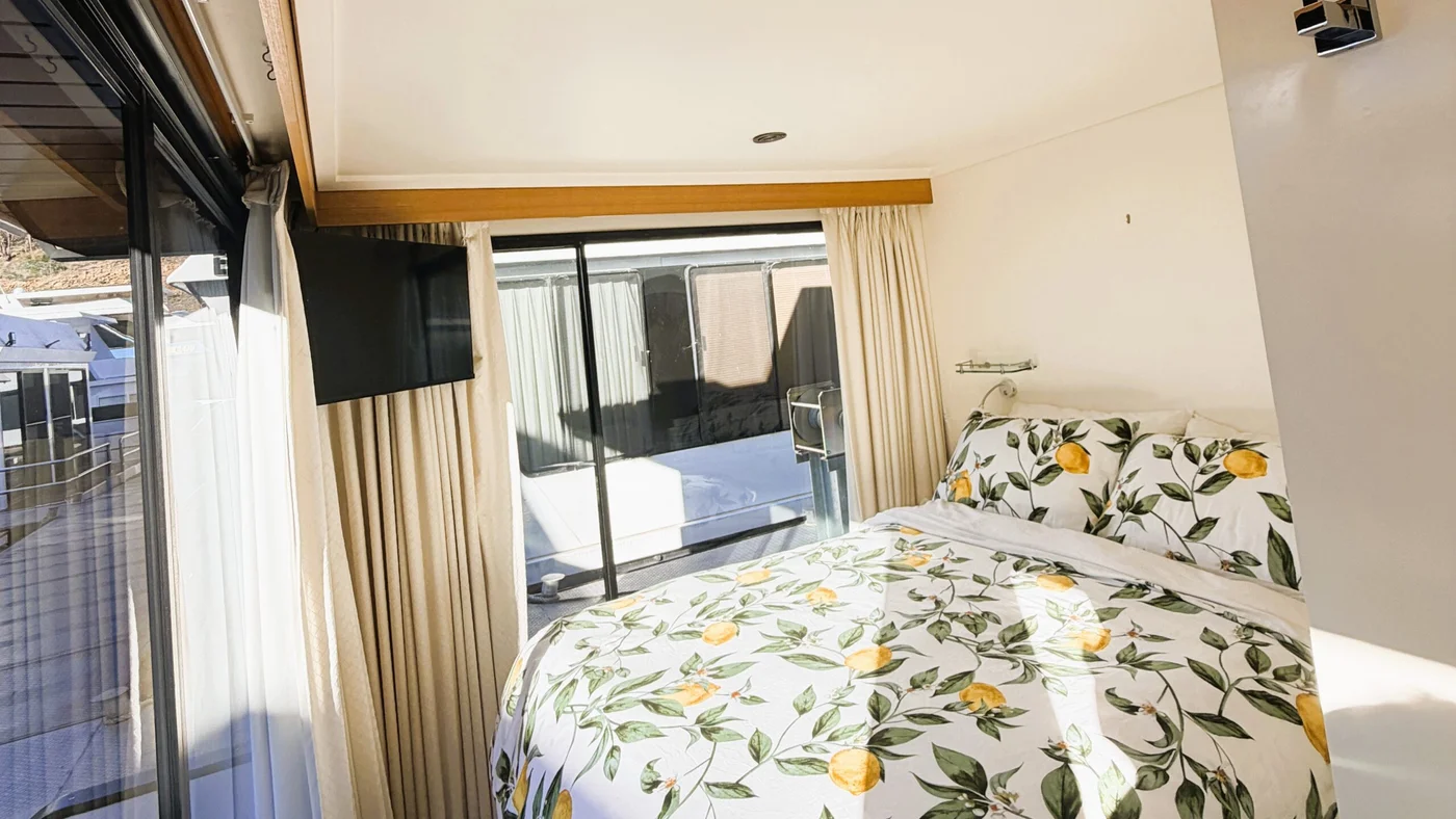 FREE RIDE – EILDON HOUSEBOAT FOR SALE