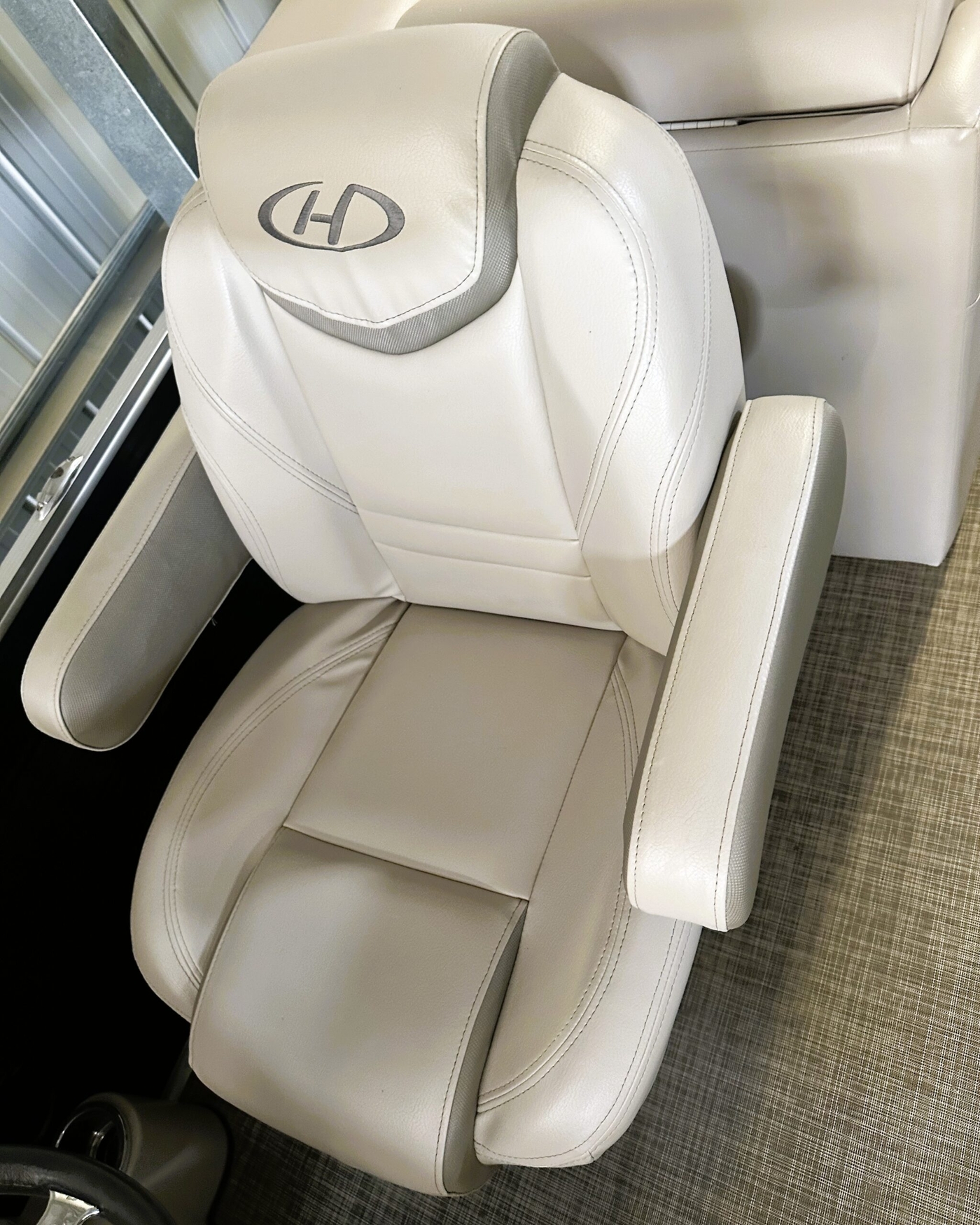 Harris 240 Cruiser Pontoon Boat