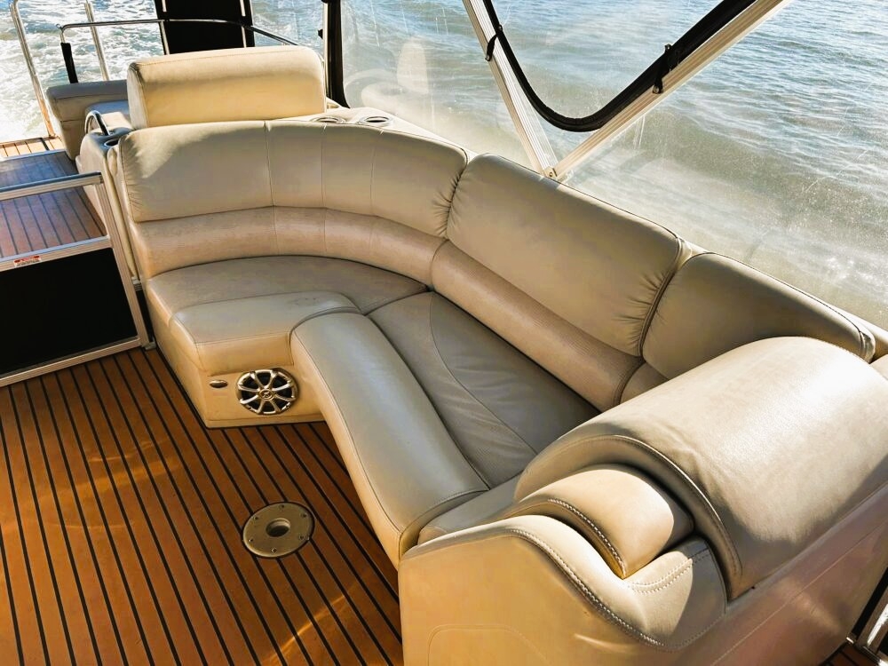 Bennington Pontoon Boat