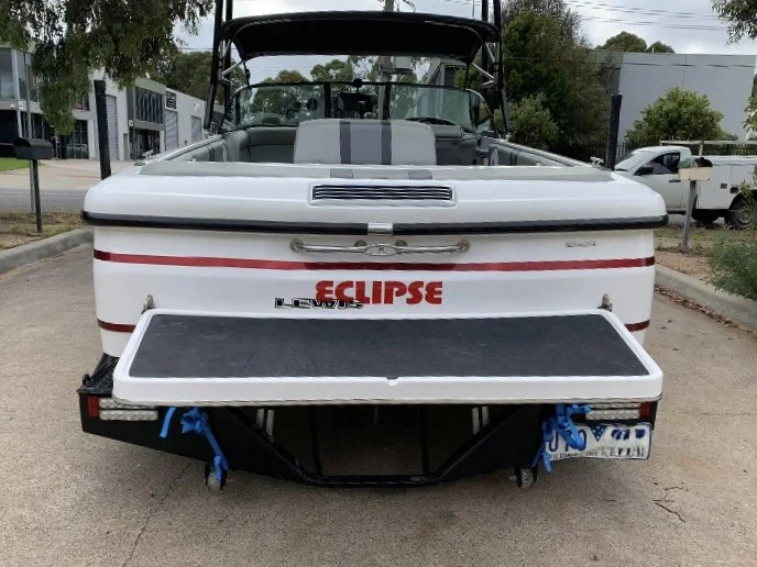 2002 Lewis Eclipse Ski & Wake Boat