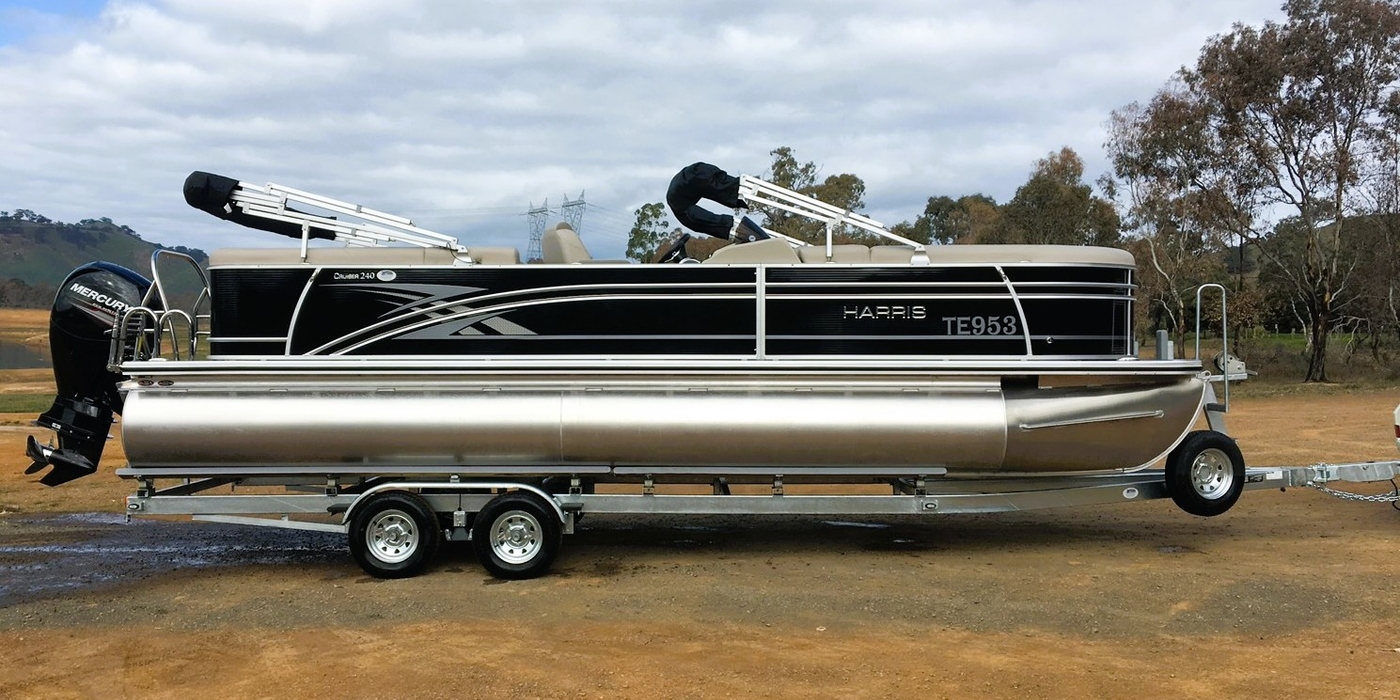 Harris 240 Cruiser Pontoon Boat