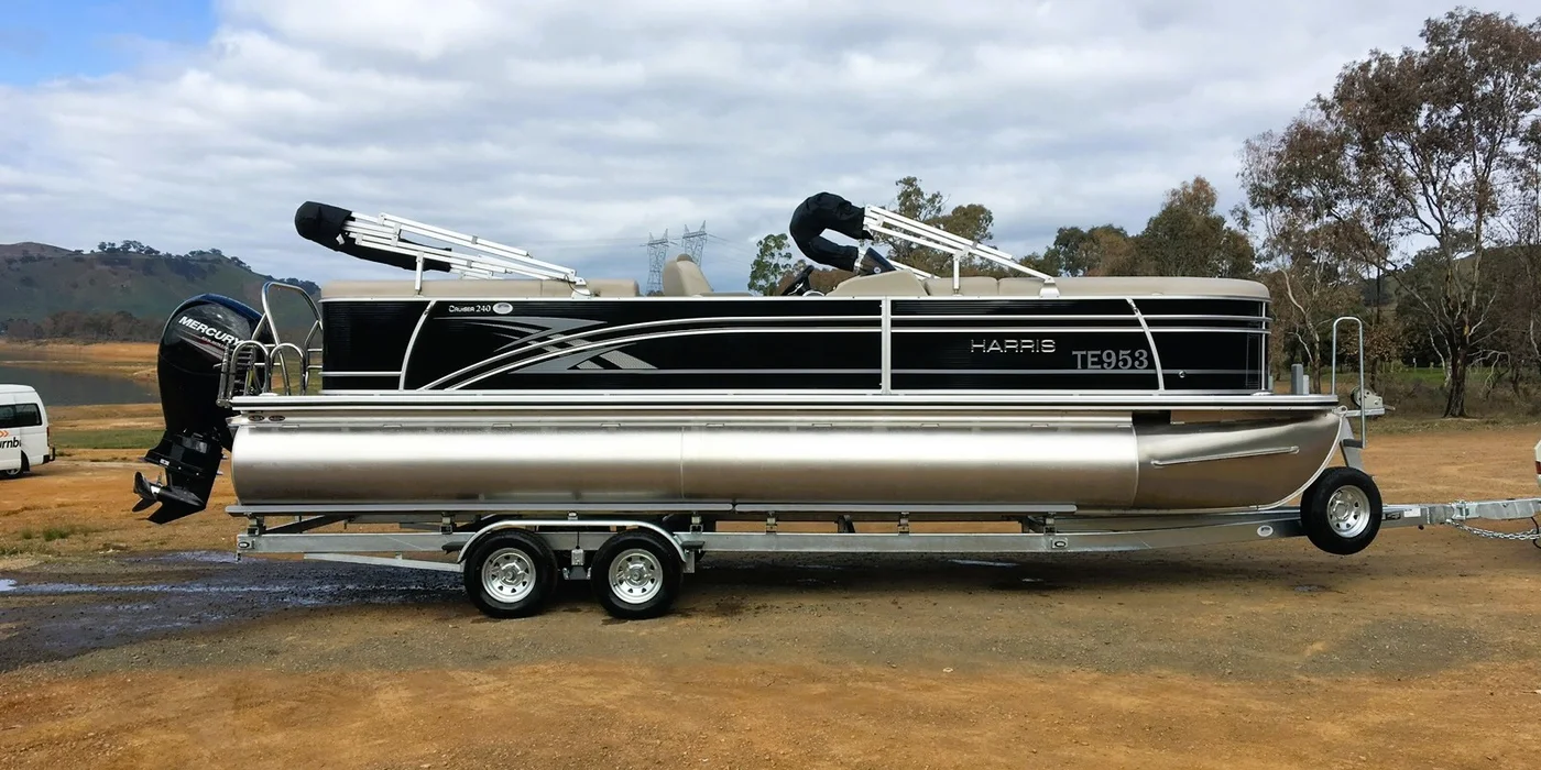 Harris 240 Cruiser Pontoon Boat