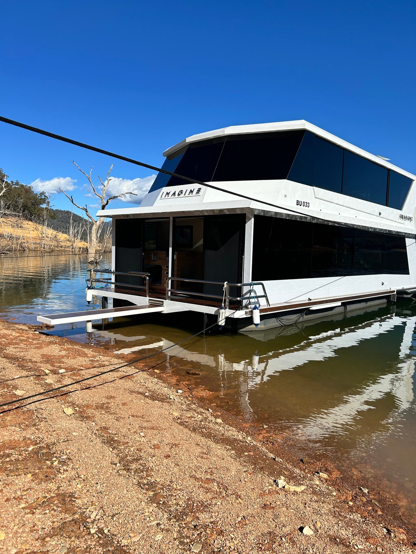 Kick Off Summer Right: Houseboating Safety on Lake Eildon