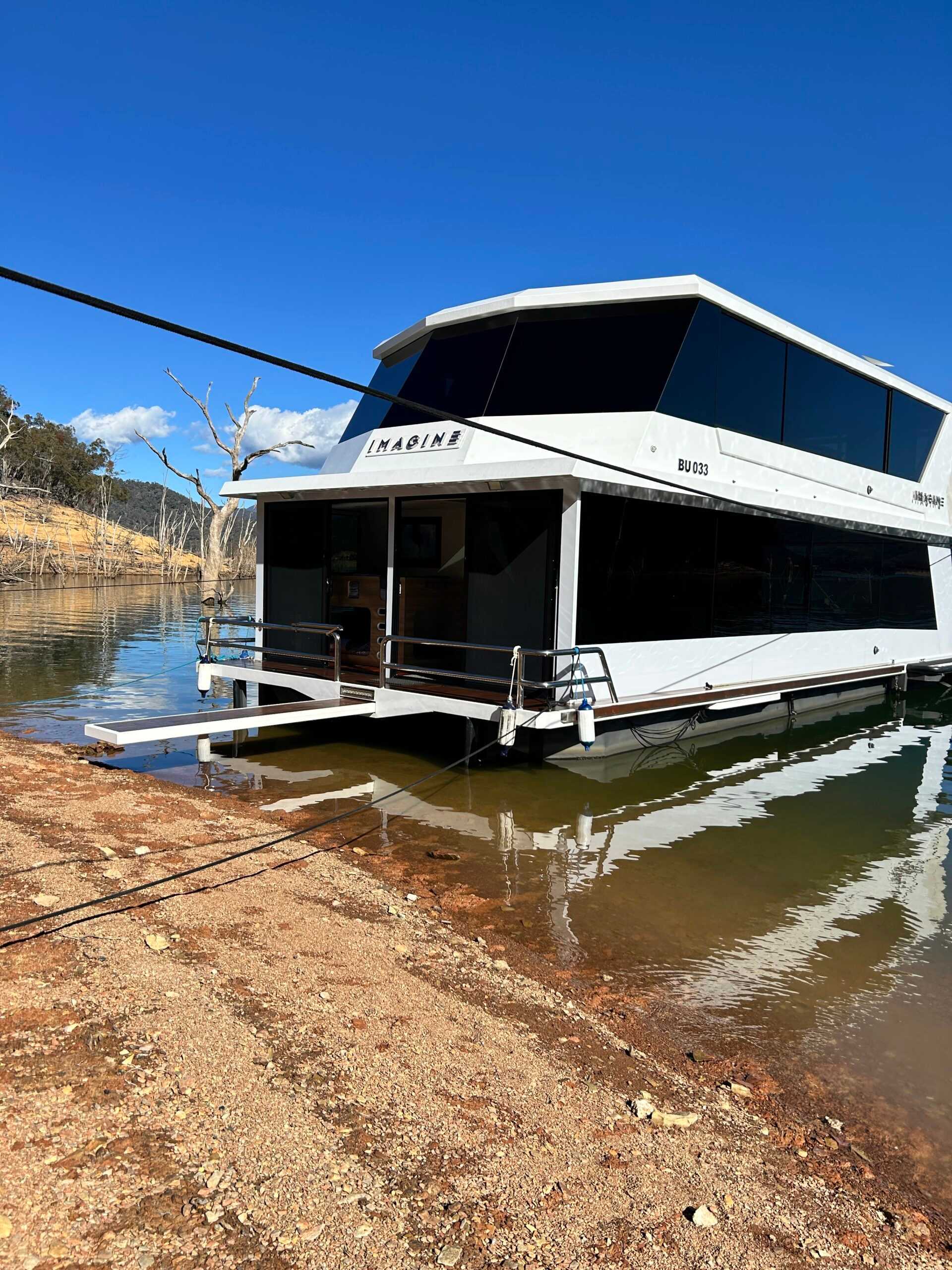 Kick Off Summer Right: Houseboating Safety on Lake Eildon